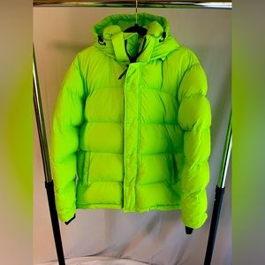 Aritzia Super Puff in Neon Green, Size M
